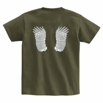 「路上の光を撥ねる鷹の羽」Tシャツ