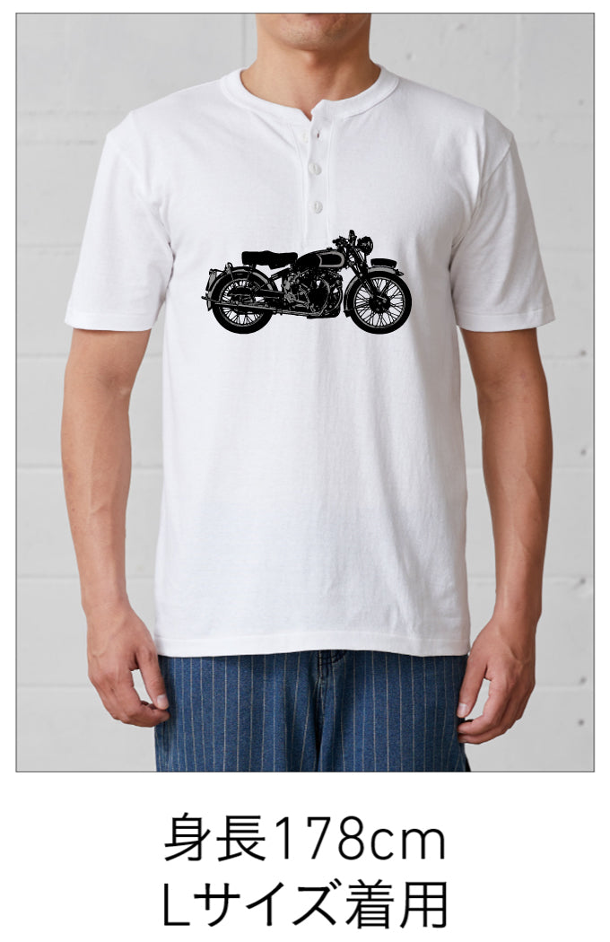 「ヴィンテージ・バイクが鈍い光を浮かべる時」ヘンリーネックTシャツ