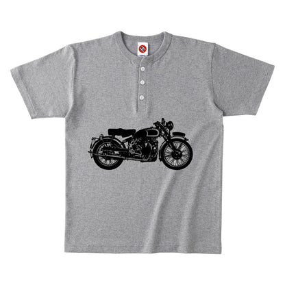 「ヴィンテージ・バイクが鈍い光を浮かべる時」ヘンリーネックTシャツ