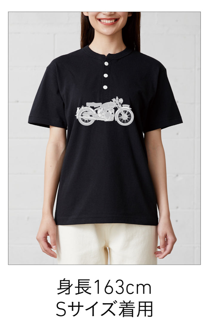 「ヴィンテージ・バイクが鈍い光を浮かべる時」ヘンリーネックTシャツ