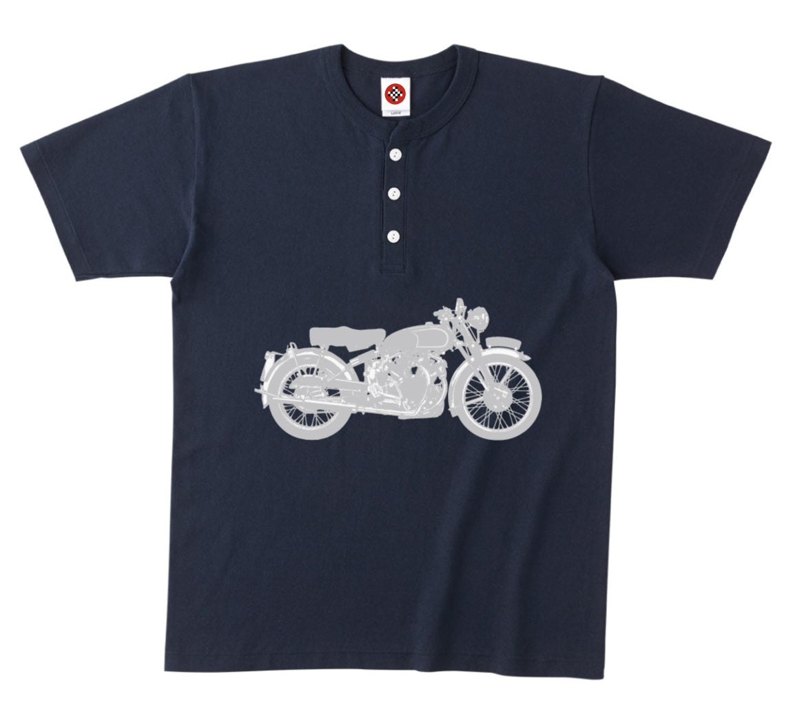 「ヴィンテージ・バイクが鈍い光を浮かべる時」ヘンリーネックTシャツ