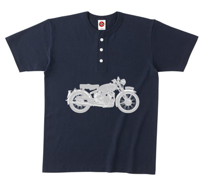 「ヴィンテージ・バイクが鈍い光を浮かべる時」ヘンリーネックTシャツ