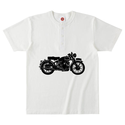 「ヴィンテージ・バイクが鈍い光を浮かべる時」ヘンリーネックTシャツ
