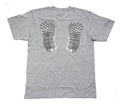 「路上の光を撥ねる鷹の羽」Tシャツ
